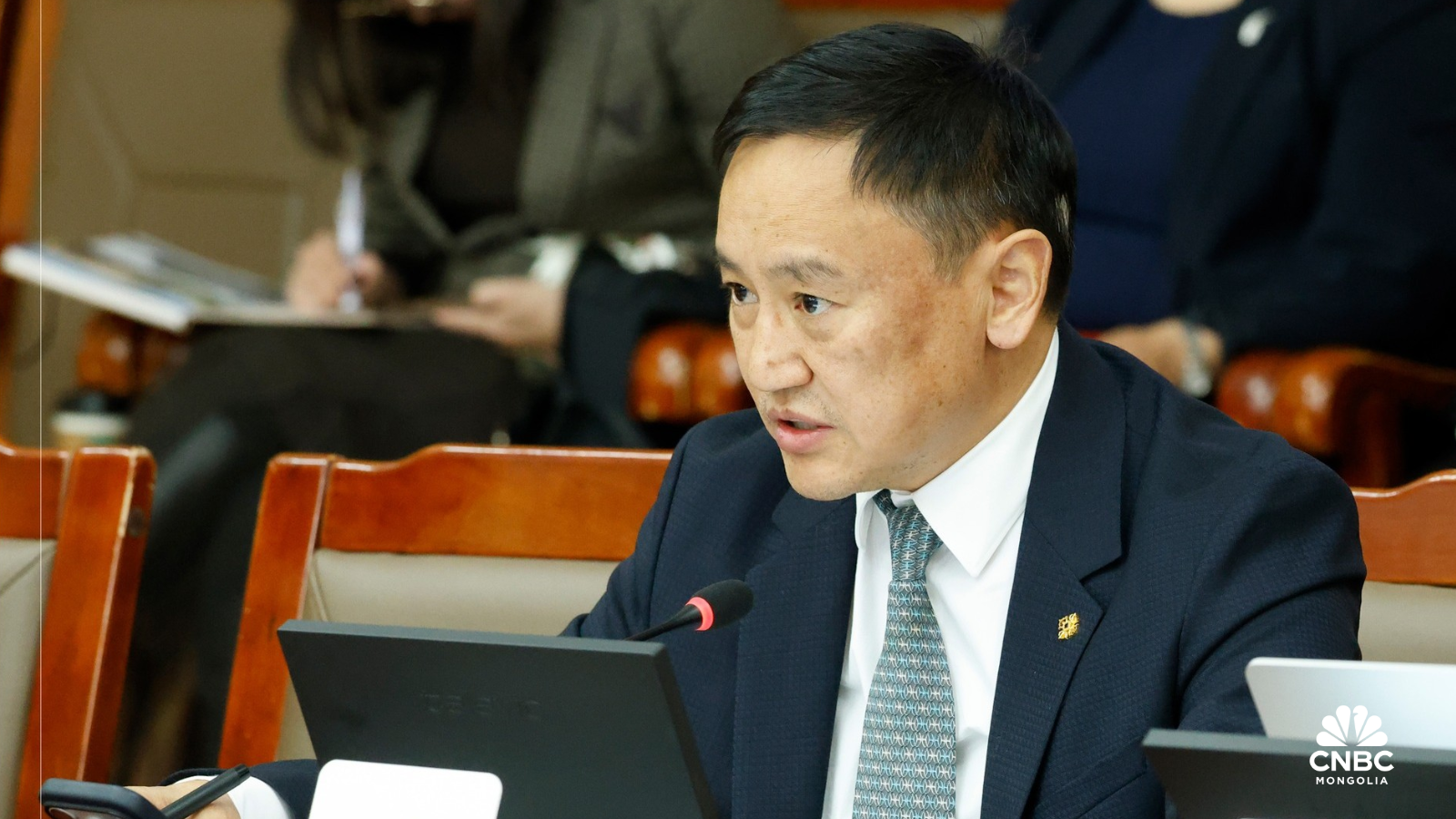 journalist-news-h2k1x4